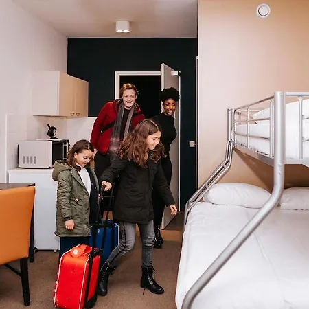 Teleport Hotel